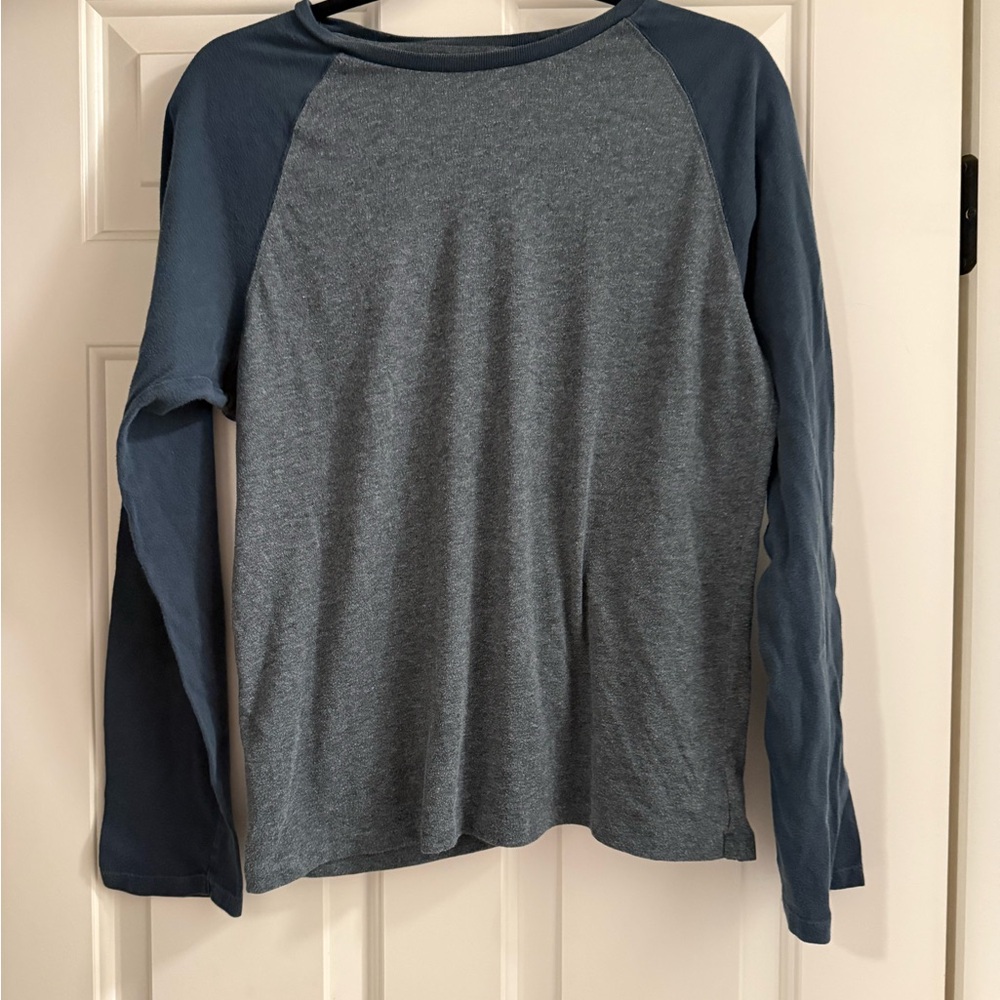 Gap Men's Two-Tone Blue Long Sleeve Raglan Shirt